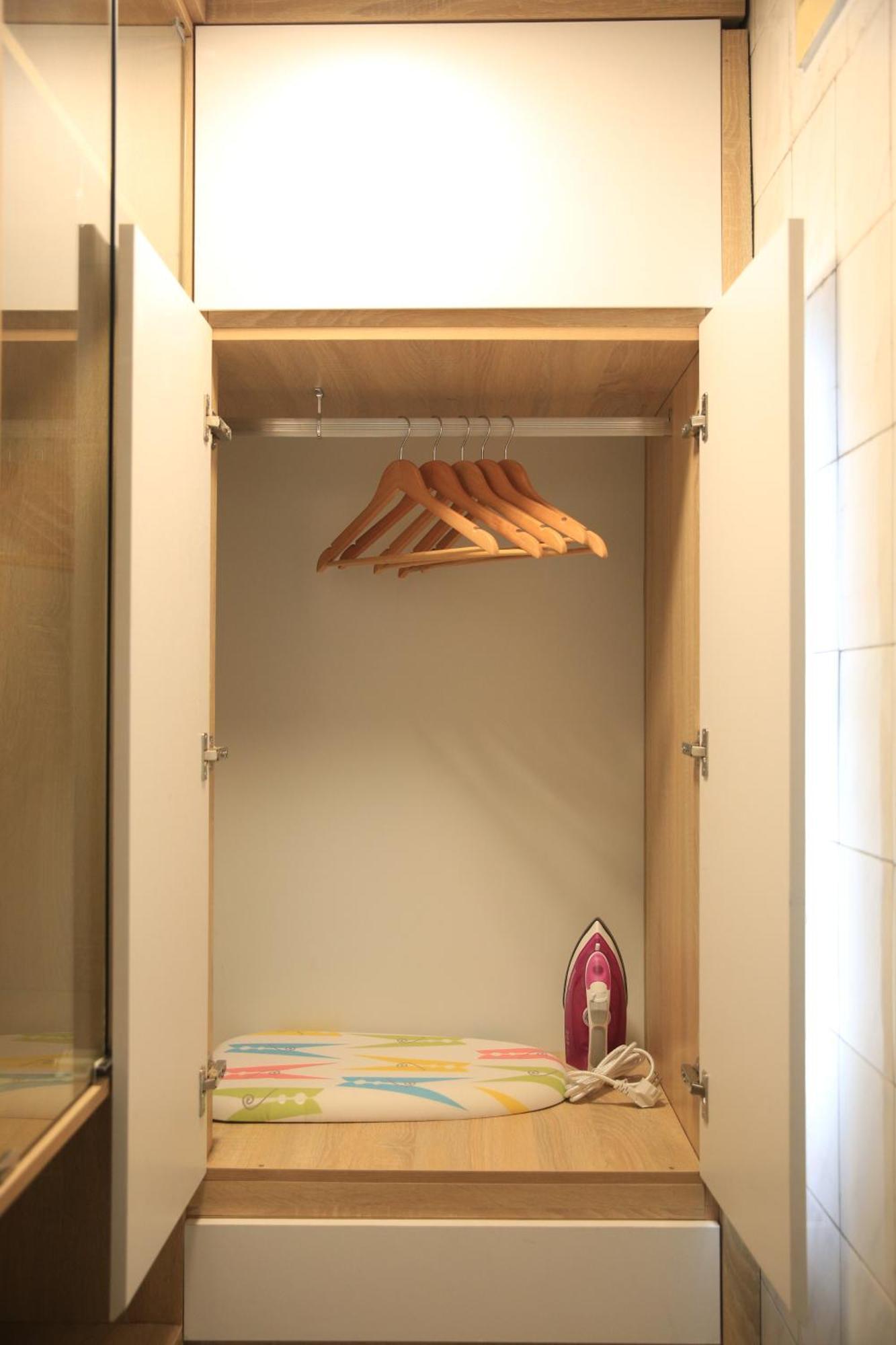 Amazing View, Natural View, 3' To Hoan Kiem Lake, Free Wifi, Netflix, 2 Beds, 1 Toilet-2 Showers