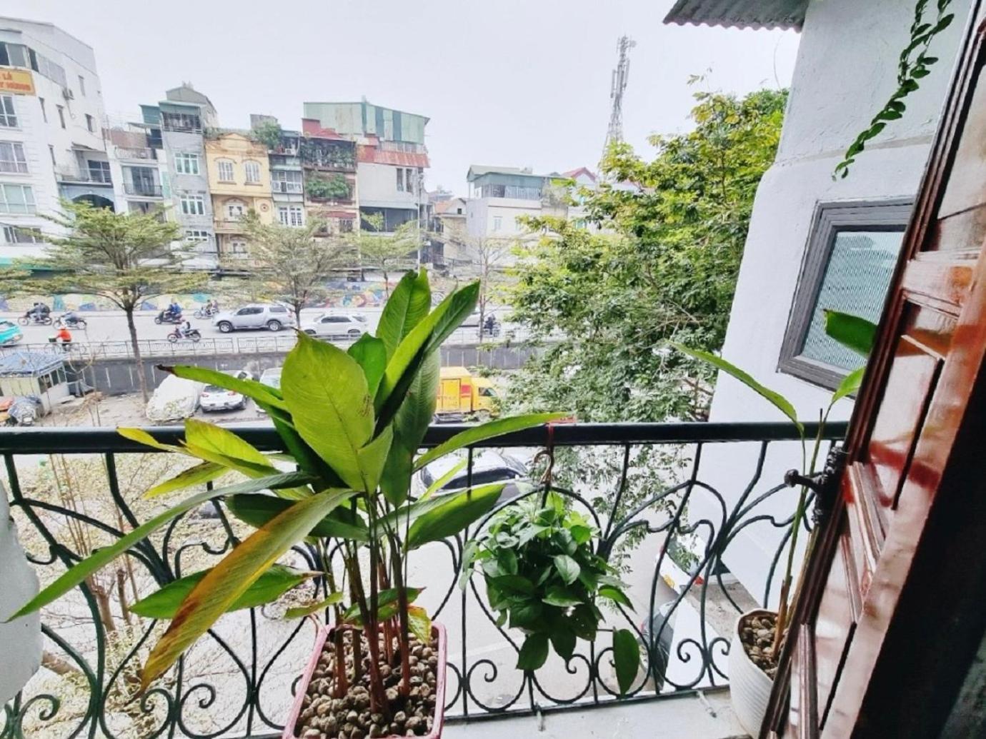 Apartment Amazing View, Natural View, 3' To Hoan Kiem Lake, Free Wifi, Netflix, 2 Beds, 1 Toilet-2 Showers
