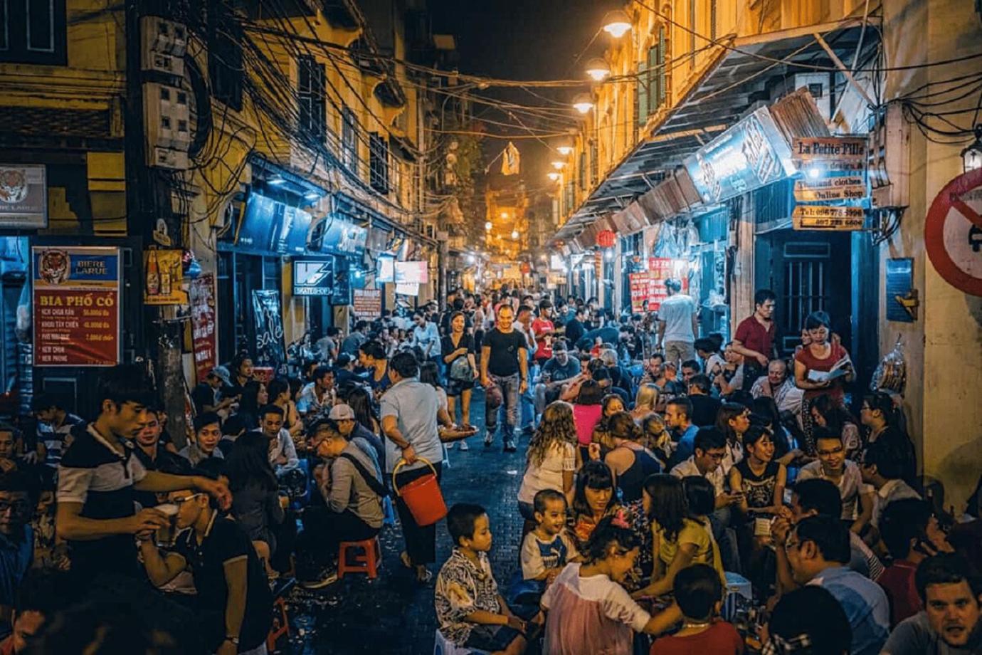 Amazing View, Natural View, 3' To Hoan Kiem Lake, Free Wifi, Netflix, 2 Beds, 1 Toilet-2 Showers Hanoi
