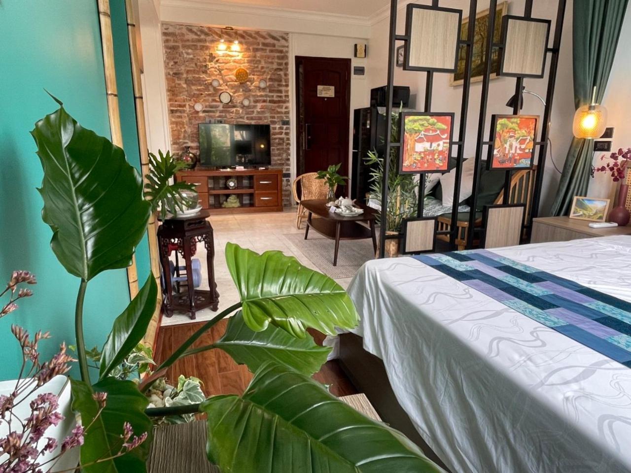 Apartment Amazing View, Natural View, 3' To Hoan Kiem Lake, Free Wifi, Netflix, 2 Beds, 1 Toilet-2 Showers Hanoi