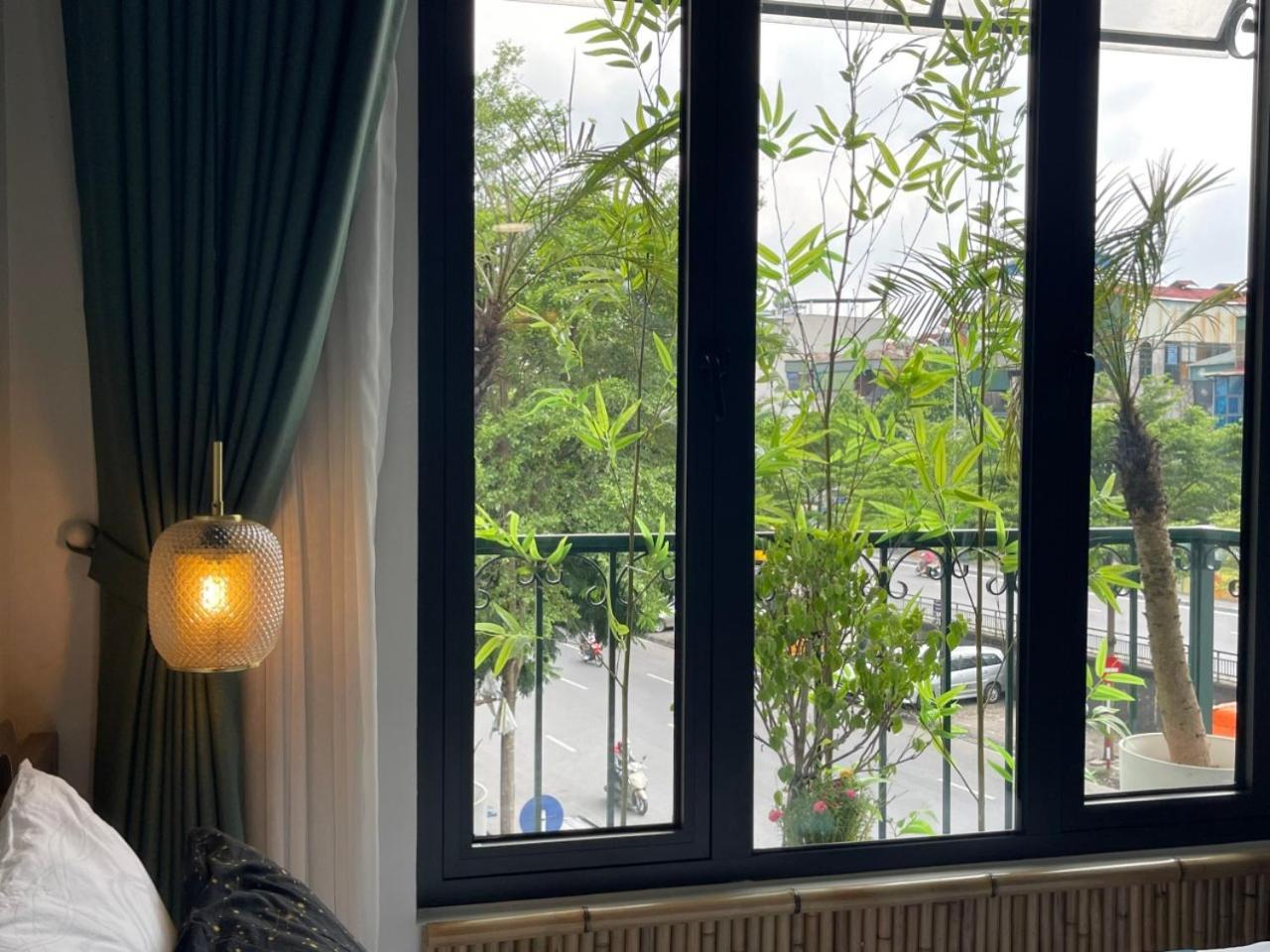 Amazing View, Natural View, 3' To Hoan Kiem Lake, Free Wifi, Netflix, 2 Beds, 1 Toilet-2 Showers