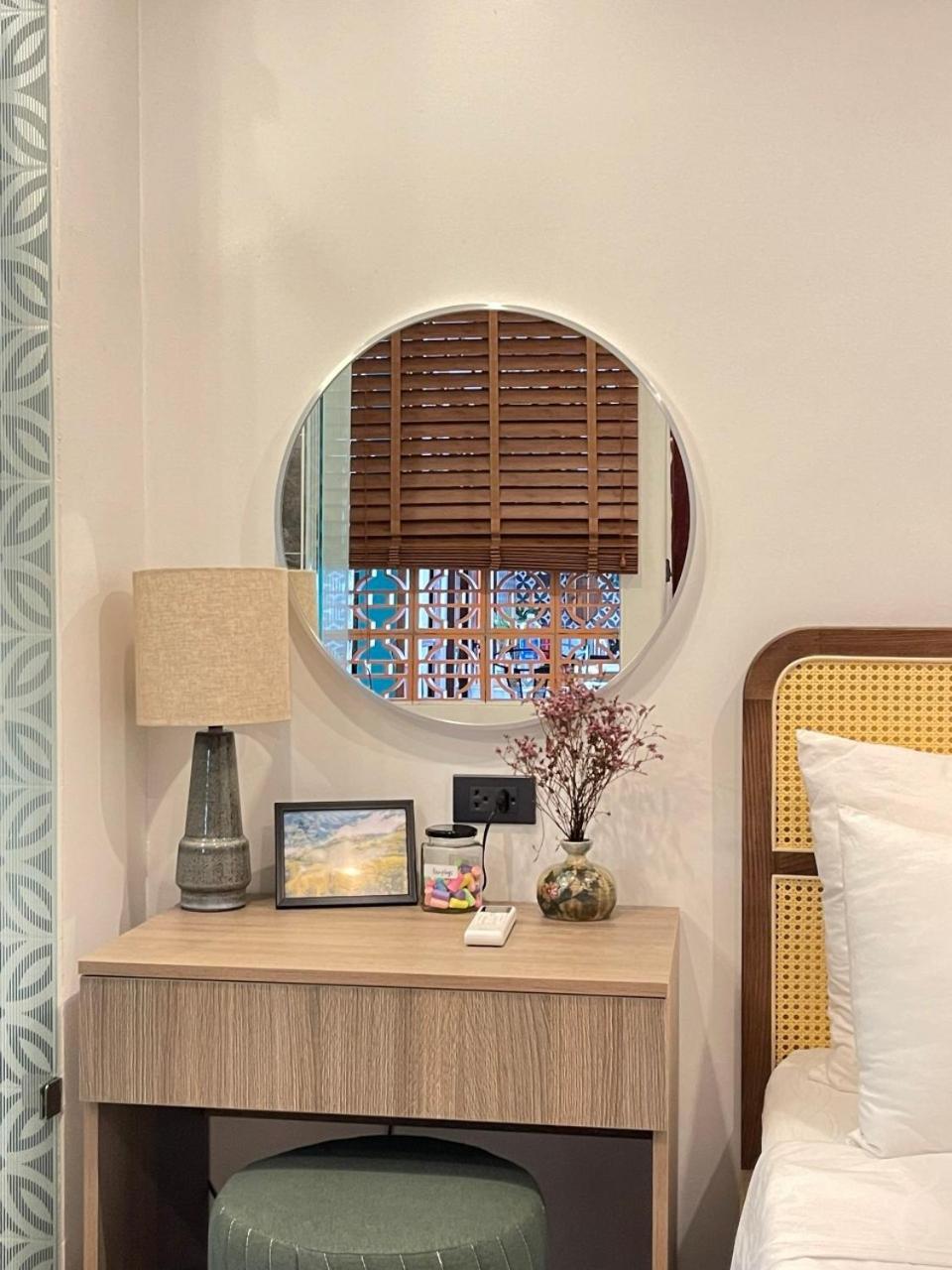 Amazing View, Natural View, 3' To Hoan Kiem Lake, Free Wifi, Netflix, 2 Beds, 1 Toilet-2 Showers