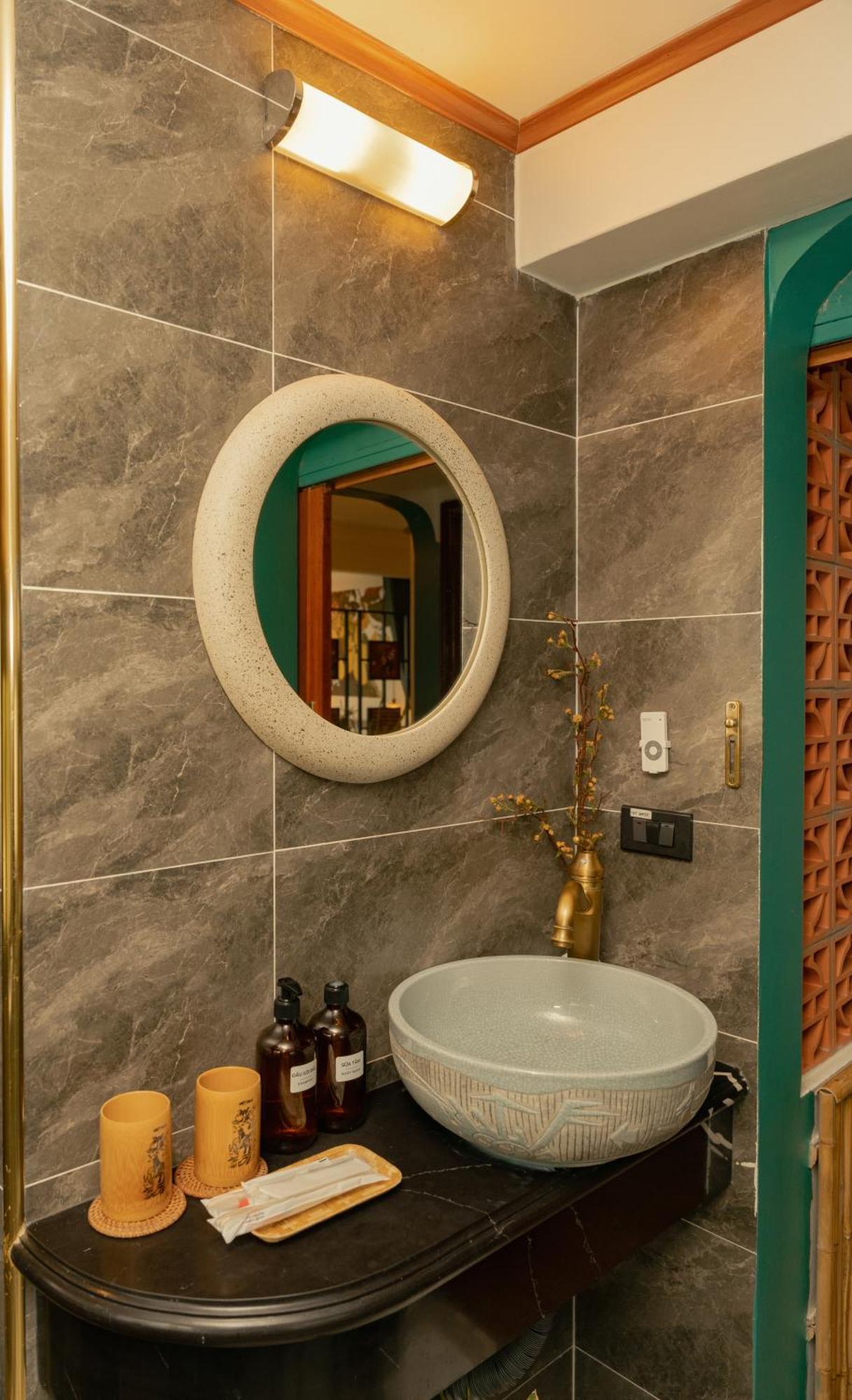 Amazing View, Natural View, 3' To Hoan Kiem Lake, Free Wifi, Netflix, 2 Beds, 1 Toilet-2 Showers